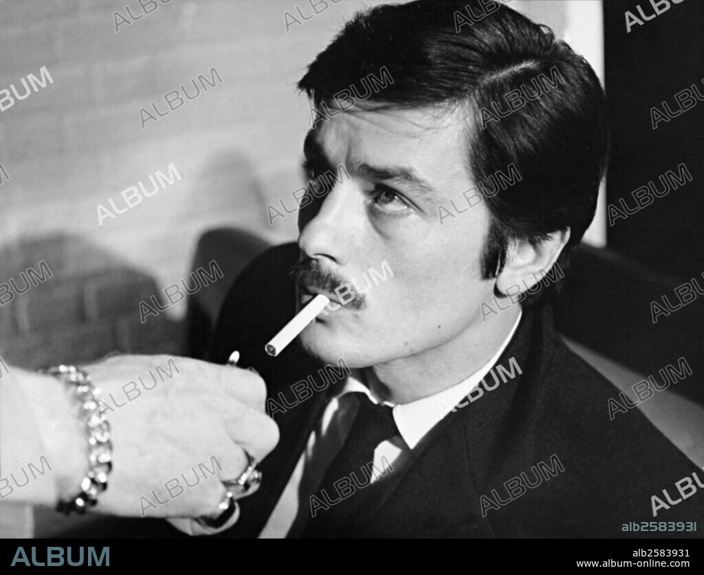 ALAIN DELON in LE CERCLE ROUGE, 1970, directed by JEAN-PIERRE MELVILLE. Copyright CORONA(PARIS)/SELENIA(ROME).