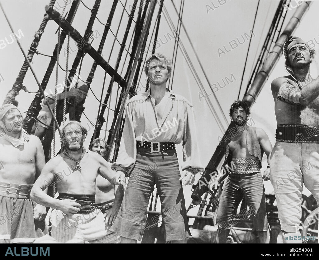 BURT LANCASTER in THE CRIMSON PIRATE, 1952, directed by ROBERT SIODMAK. Copyright WARNER BROTHERS.