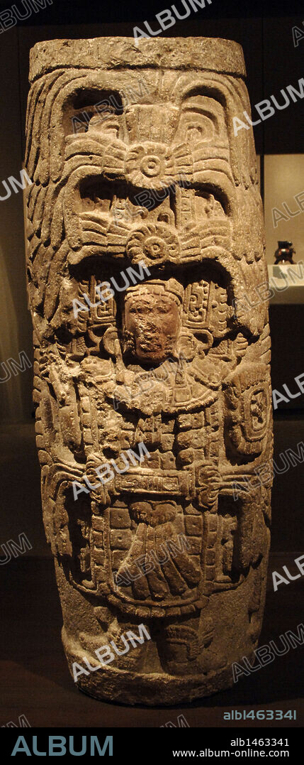 ARTE PRECOLOMBINO. MAYA. MEXICO. COLUMNA CON EL RELIEVE DE UN HOMBRE. Fechada entre los S. VIII-IX (S. VIII-S. IX). Museo Metropolitano de Arte. Nueva York. Estados Unidos.