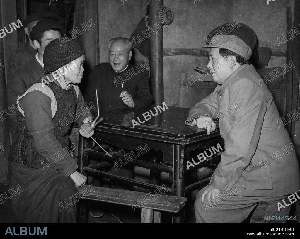 Chairman Mao Zedong talking to an old woman, Mother Wen, during his inspection of the Red Light Agricultural Producer's Cooperative in Hesing Hsiang, Pi County, Szechuan Province, China. April 1958. (Photo by: Sovfoto/UIG via Getty Images).