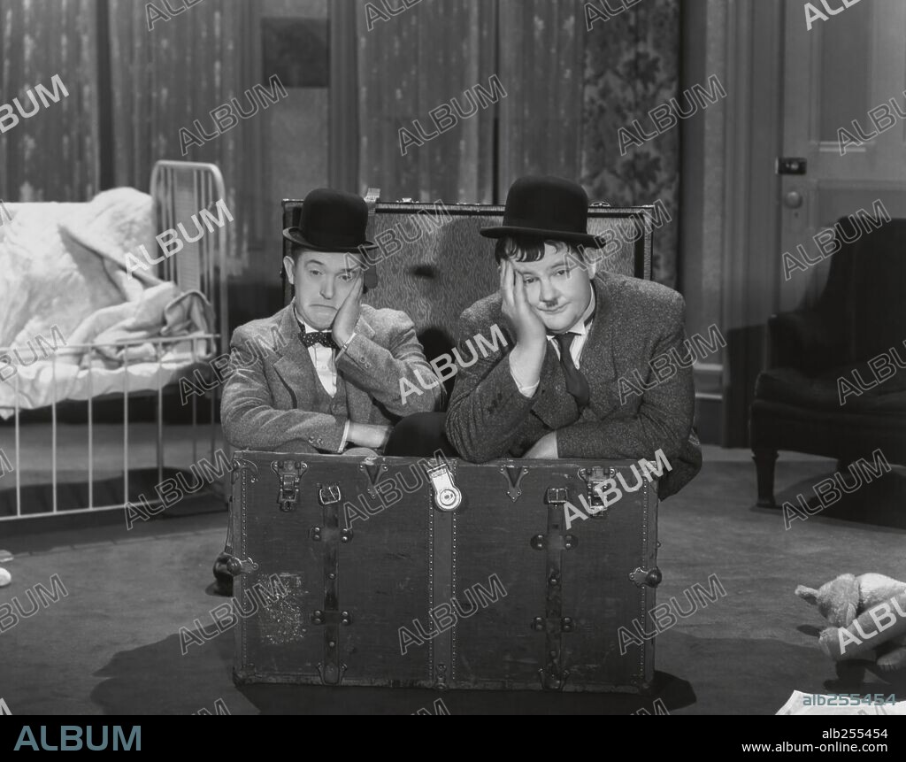 Oliver Hardy And Stan Laurel In Pack Up Your Troubles 1932 Directed By George Marshall 5742