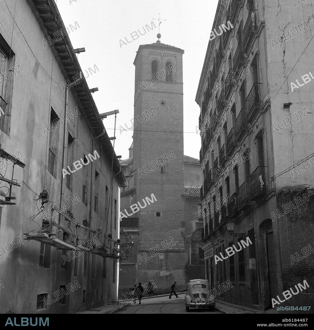 DETALLE DE LA TORRE MUDEJAR - SIGLO XIV - FOTOGRAFIA EN BLANCO Y NEGRO - AÑOS 60.