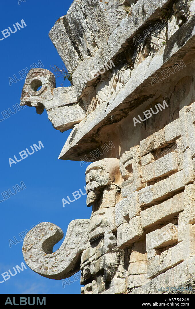 Mask of Chac Mool, god of the rain, on the church in the ancient mayan ruins of Chichen Itza, UNESCO World Heritage Site, Yucatan, Mexico, North America.