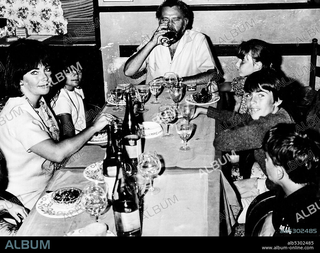 Elizabeth taylor. richard burton. with sons. rome. 1966 Album