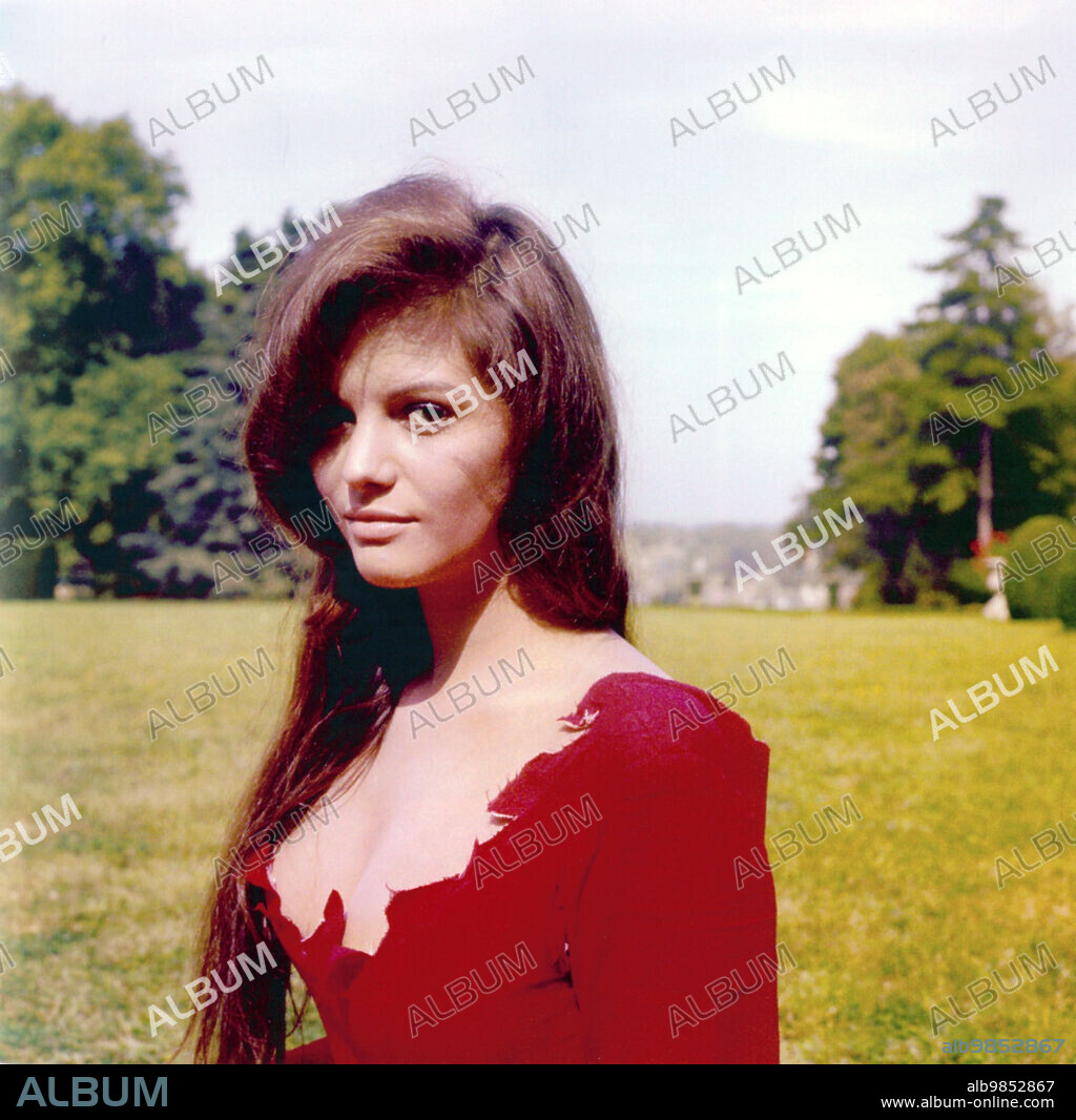 CLAUDIA CARDINALE in CARTOUCHE, 1962, directed by PHILIPPE DE BROCA. Copyright LES FILMS ARIANE/FILMSONOR/VIDES.