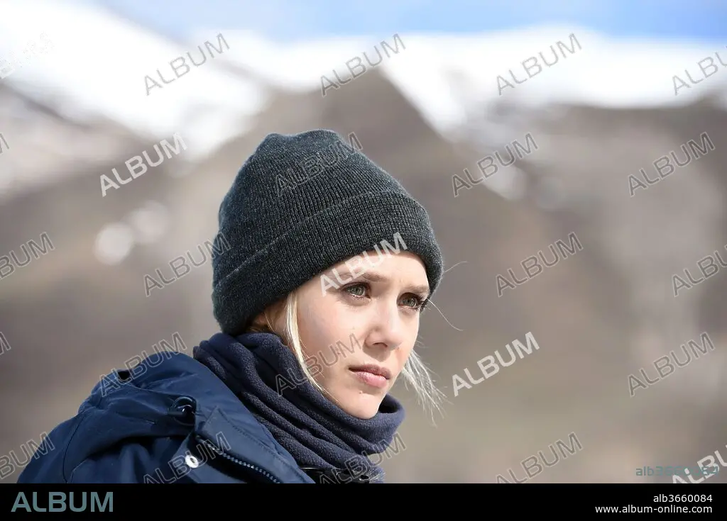 ELIZABETH OLSEN in WIND RIVER (2017), directed by TAYLOR SHERIDAN. Credit:  VOLTAGE PICTURES / Album Stock Photo - Alamy