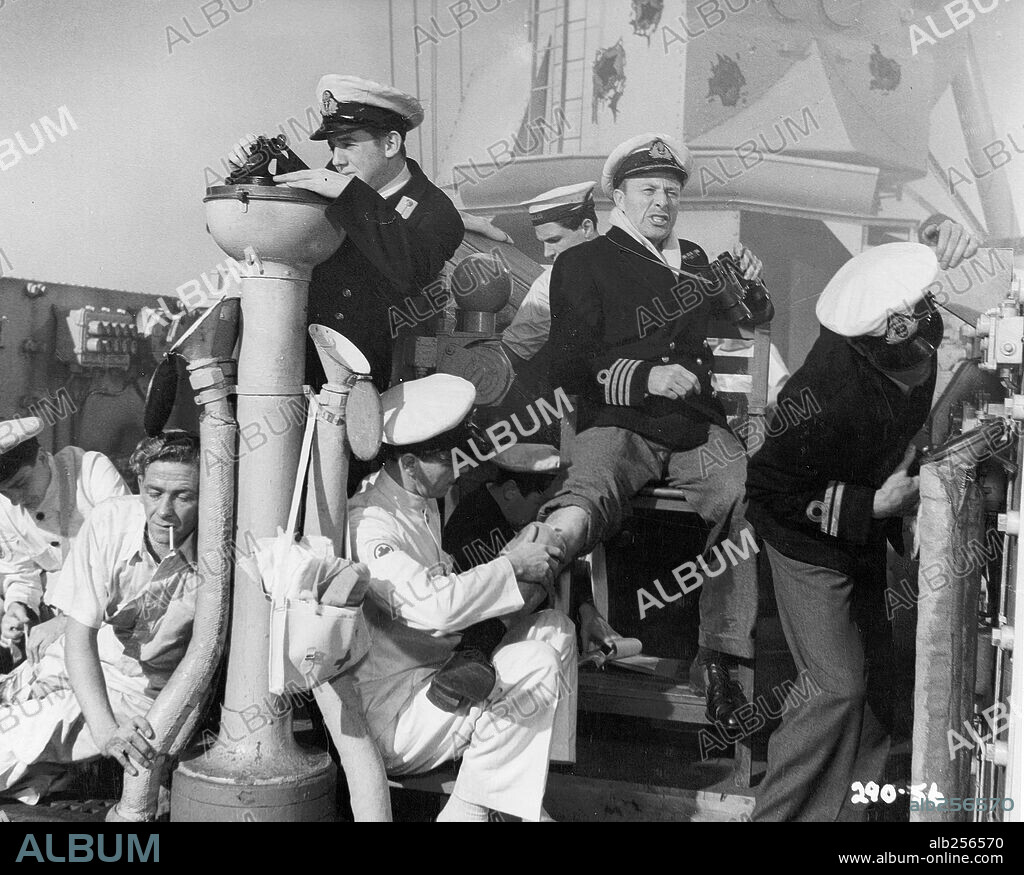 ANTHONY QUAYLE, IAN HUNTER und PETER FINCH in THE BATTLE OF THE RIVER PLATE, 1956. Copyright RANK.