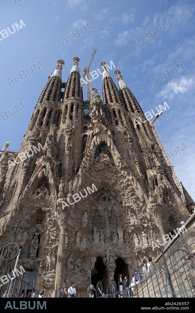 ANTONI GAUDÍ. Sagrada Familia. Nativity's facade.