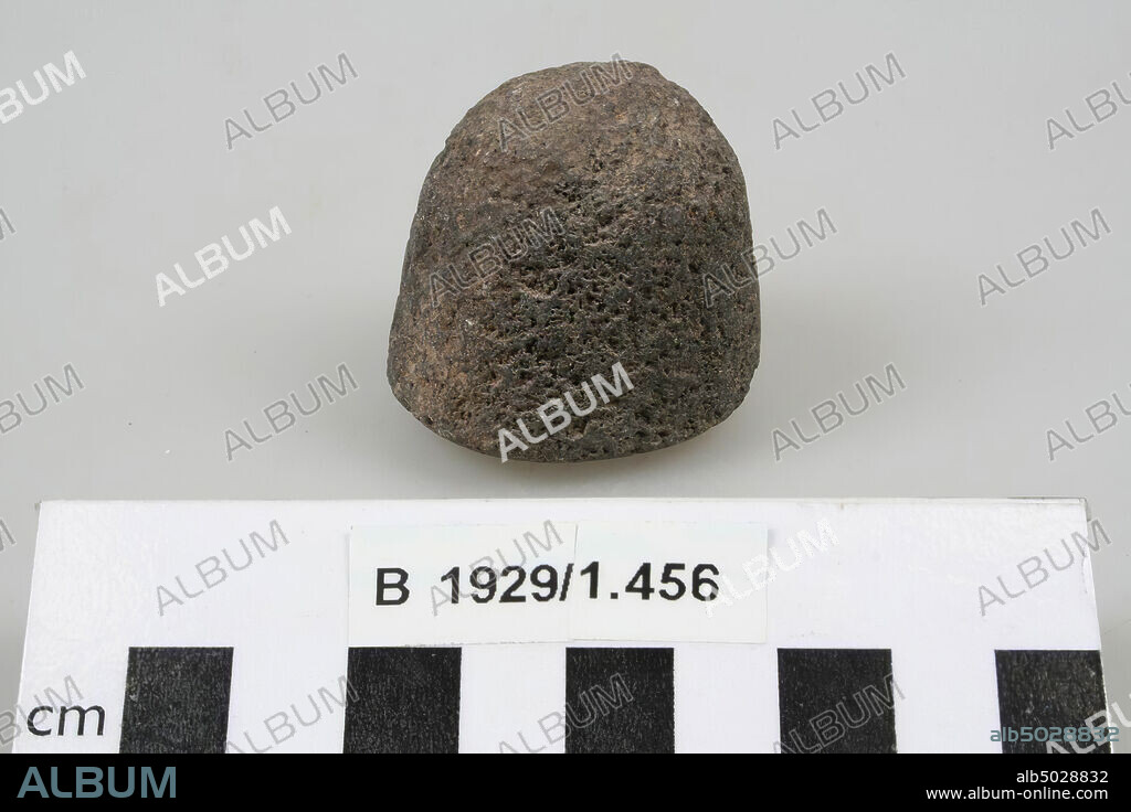 A conical pestle with a round grinding surface, grindstone, stone, basalt, H 3.8 cm, D 4.2 cm, Palestine.