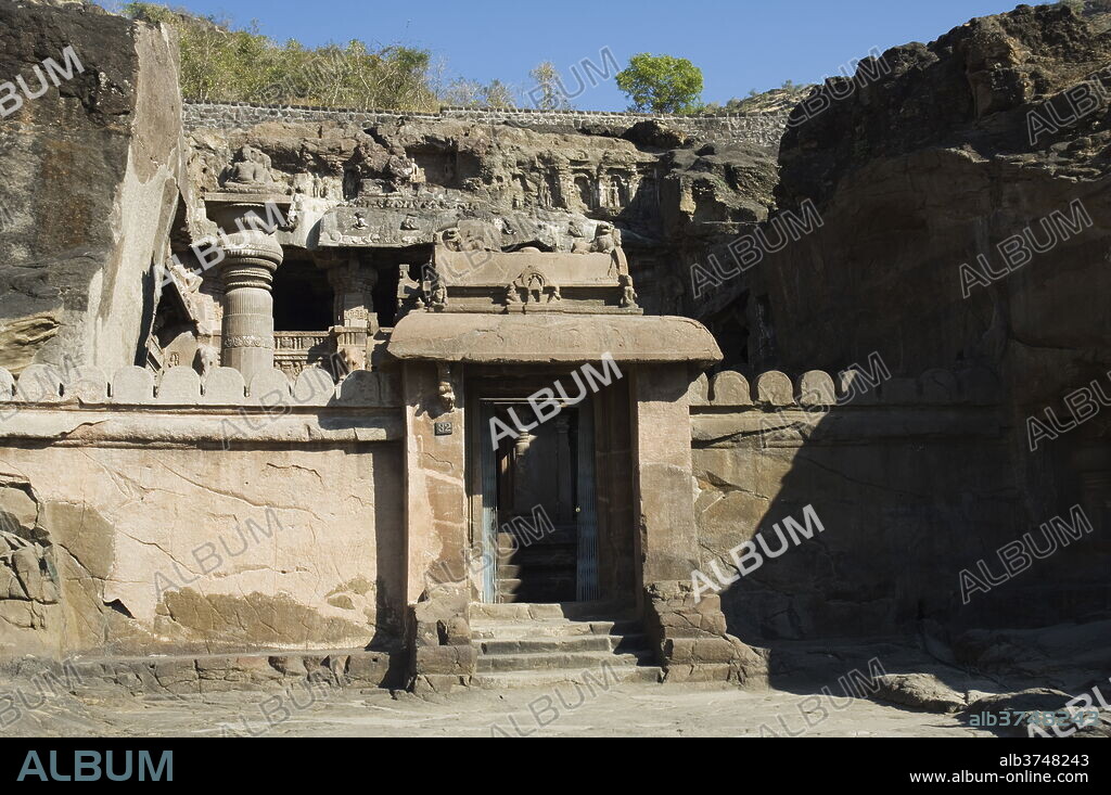 The Ellora Caves, temples cut into solid rock, UNESCO World Heritage Site,  near Aurangabad, Maharashtra, India, Asia. - Album alb3748243