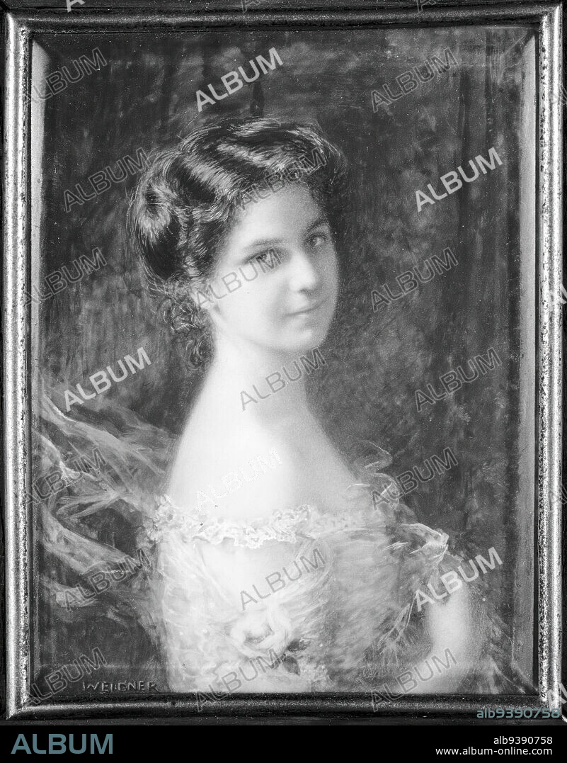 Miss Alice Fries, Carl Weidner, American, 1865-1906, Watercolor on ivory  portrait in metal liner in wood frame under glass lens, ca. 1901, Image,  sight: 3 5/8 x 2 13/16 in - Album alb9390758