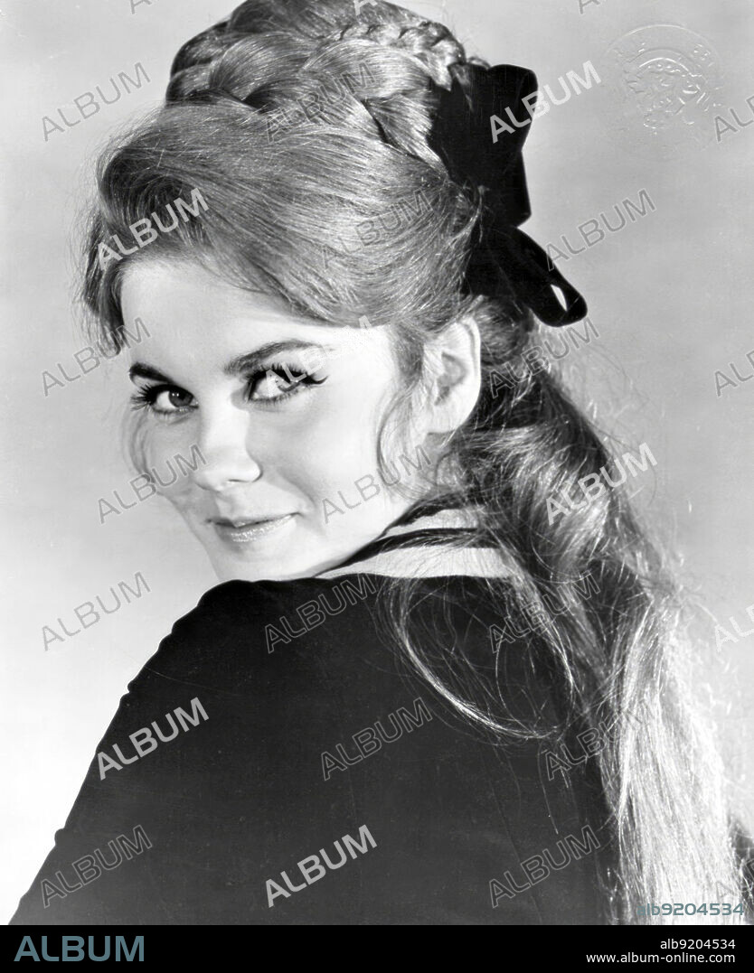 ANN-MARGRET in STAGECOACH, 1966, directed by GORDON DOUGLAS. Copyright 20TH CENTURY FOX.