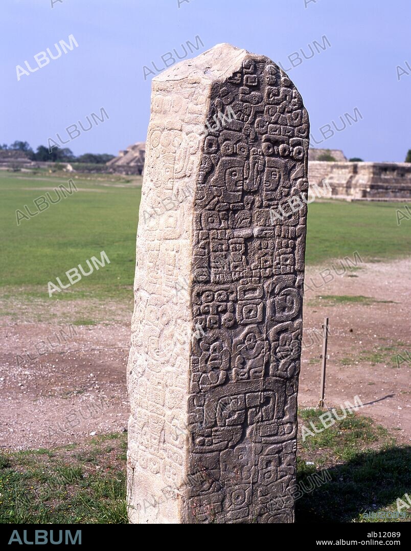 Mexico.Oaxaca.Z.A. de Monte Alban.Cultura Oaxaca(zapoteca y mixteca).Gran Plaza .Estela.