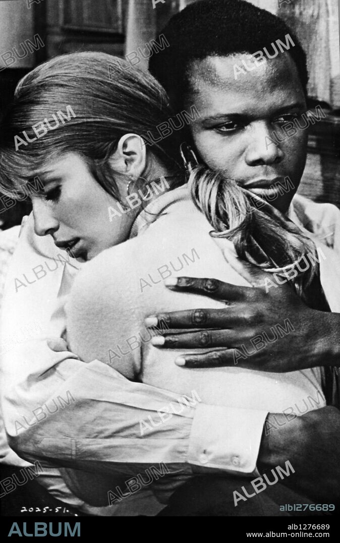 JOANNA SHIMKUS y SIDNEY POITIER en EL HOMBRE PERDIDO, 1969 (THE LOST MAN), dirigida por ROBERT ALAN AURTHUR. Copyright UNIVERSAL PICTURES.