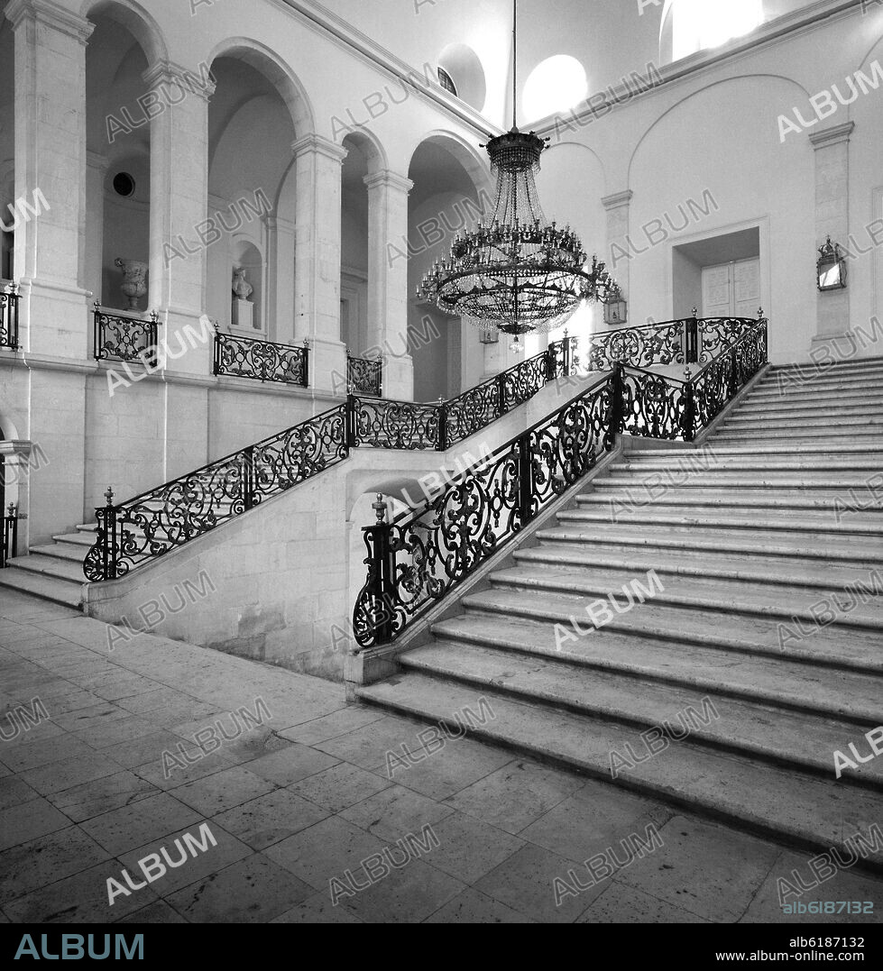 SANTIAGO BONAVIA. ESCALERA PRINCIPAL DEL PALACIO REAL DE ARANJUEZ - BALAUSTRADA DE ESTILO ROCOCO - SIGLO XVIII - FOTOGRAFIA EN BLANCO Y NEGRO - AÑOS 60.