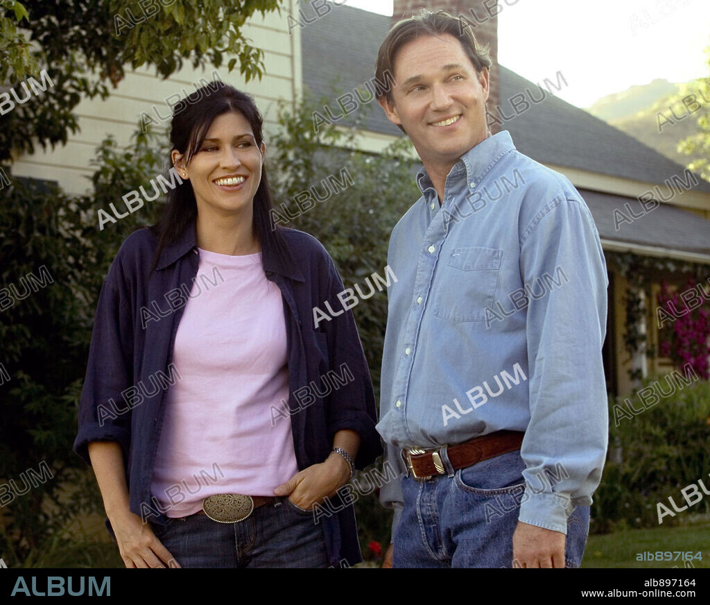 NANCY McKEON and RICHARD THOMAS in WILD HEARTS, 2006, directed by STEVE  BOYUM. Copyright HALLMARK. - Album alb897164