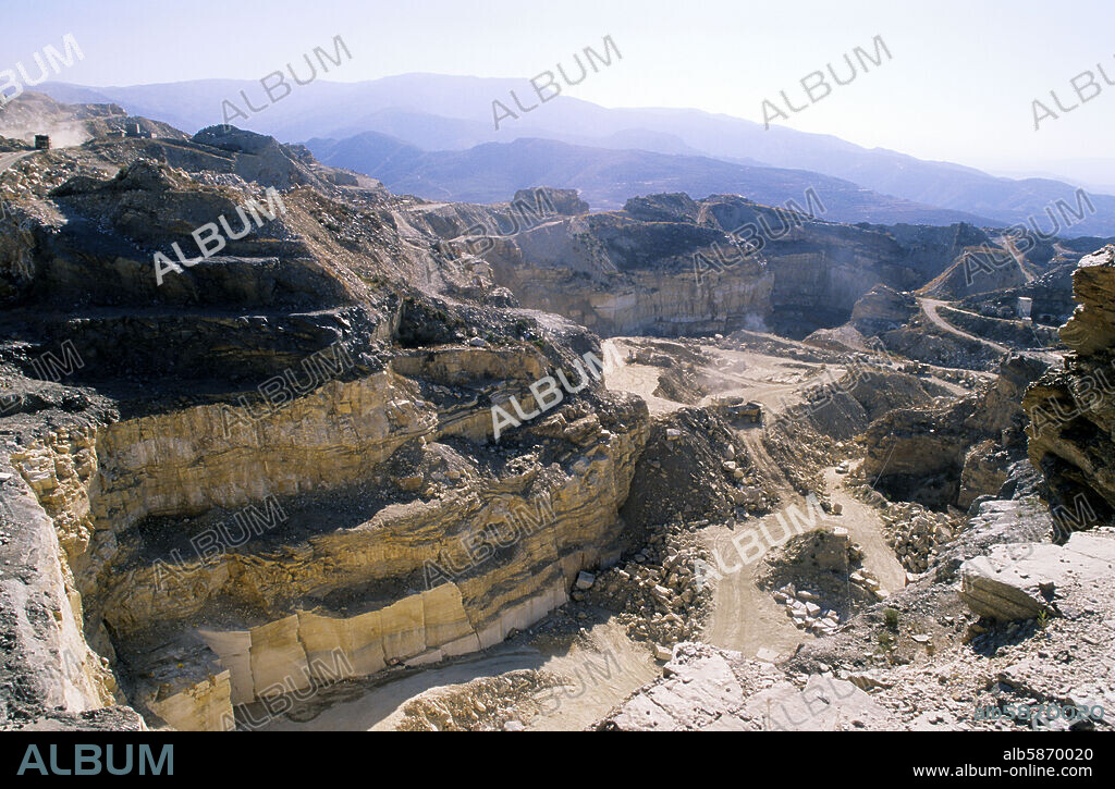 Macael, Sierra de los Filabres mountains (capital of the marmor industry in Spain).