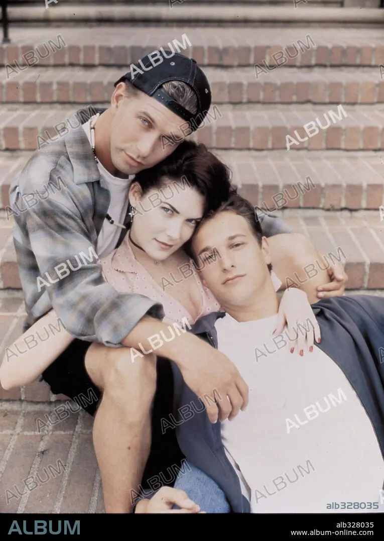 JOSH CHARLES, LARA FLYNN BOYLE and STEPHEN BALDWIN in THREESOME, 1994,  directed by ANDREW FLEMING. Copyright TRISTAR PICTURES / THURNHER, JEFFREY.  - Album alb328035