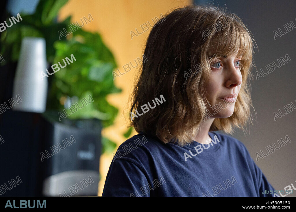 ALISON BRIE in HORSE GIRL, 2020, directed by JEFF BAENA. Copyright DUPLASS BROTHERS PRODUCTIONS.