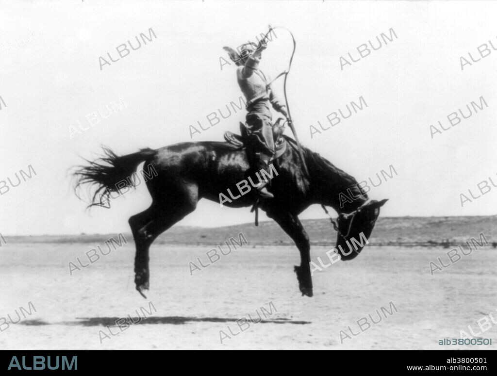 Cowgirl Riding Bucking Bronco, 1919 - Album alb3800501