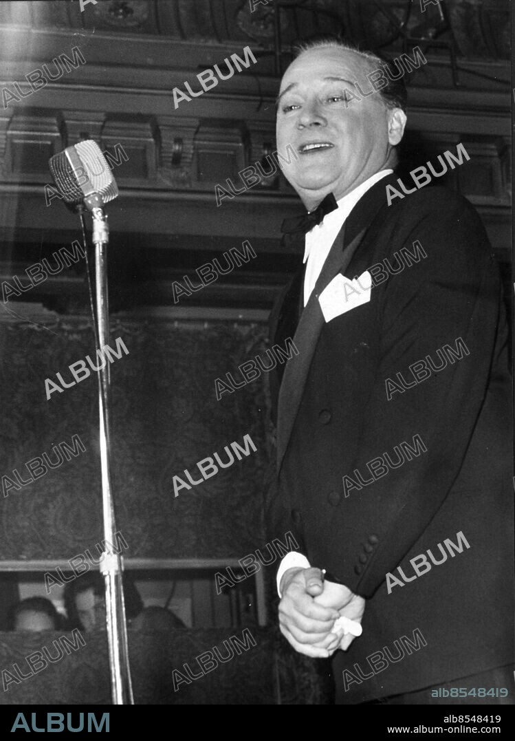 ARKIV -561220 . Max Hansen uppträder på Berns. Max Hansen performs at Berns ballrooms. Foto: DEX Kod: 192 . COPYRIGHT SCANPIX SWEDEN.