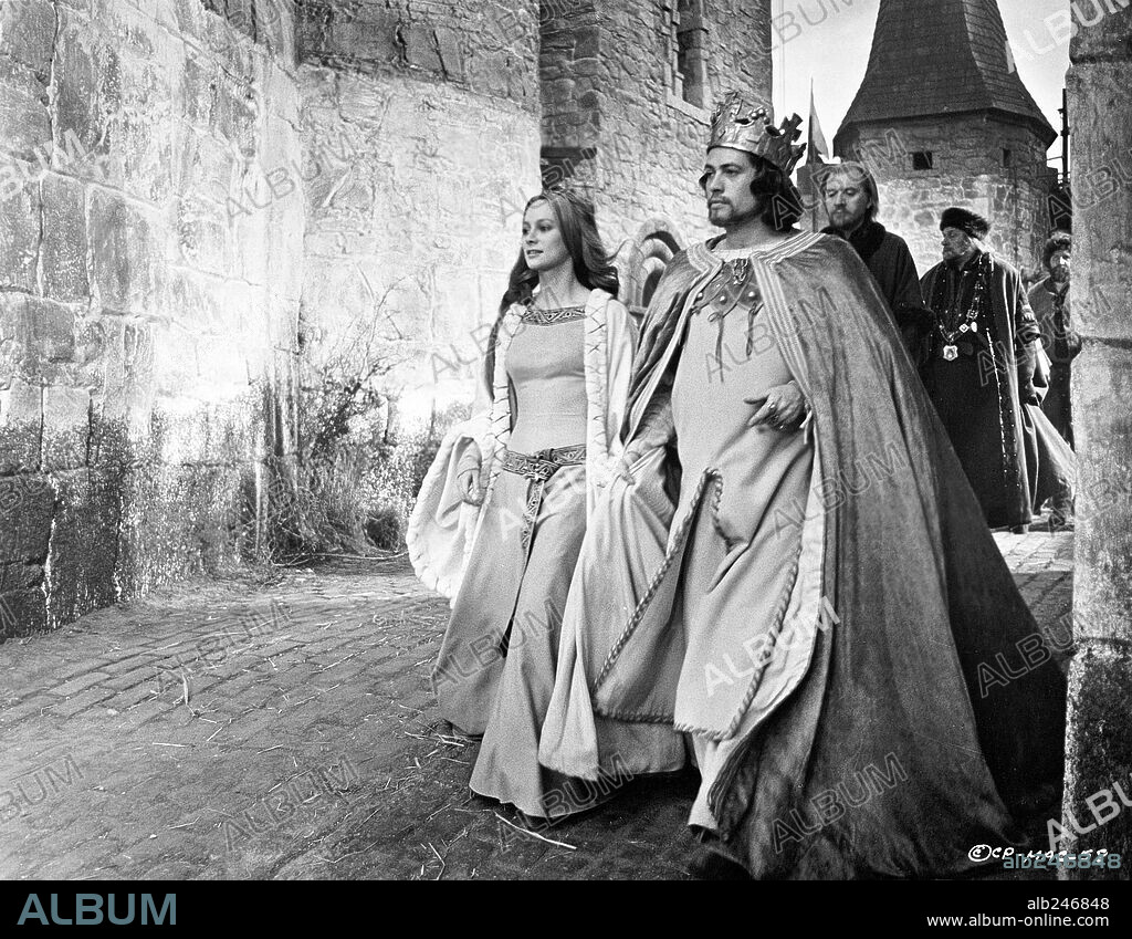 FRANCESCA ANNIS and JON FINCH in THE TRAGEDY OF MACBETH, 1971, directed by ROMAN POLANSKI. Copyright COLUMBIA PICTURES.