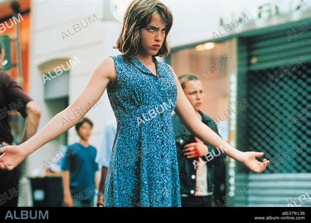 ADELE HAENEL and VINCENT ROTTIERS in THE DEVILS, 2002 (LES DIABLES), directed by CHRISTOPHE RUGGIA. Copyright STUDIO CANAL.