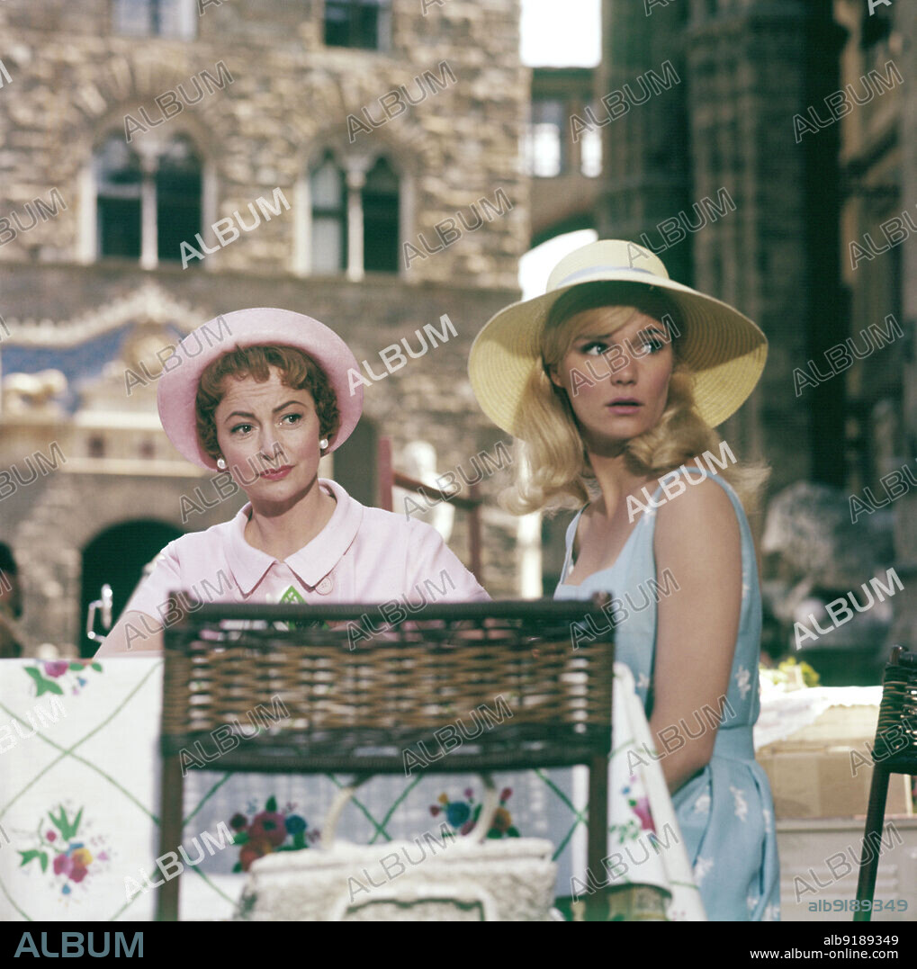 OLIVIA DE HAVILLAND and YVETTE MIMIEUX in LIGHT IN THE PIAZZA, 1962, directed by GUY GREEN. Copyright M.G.M.