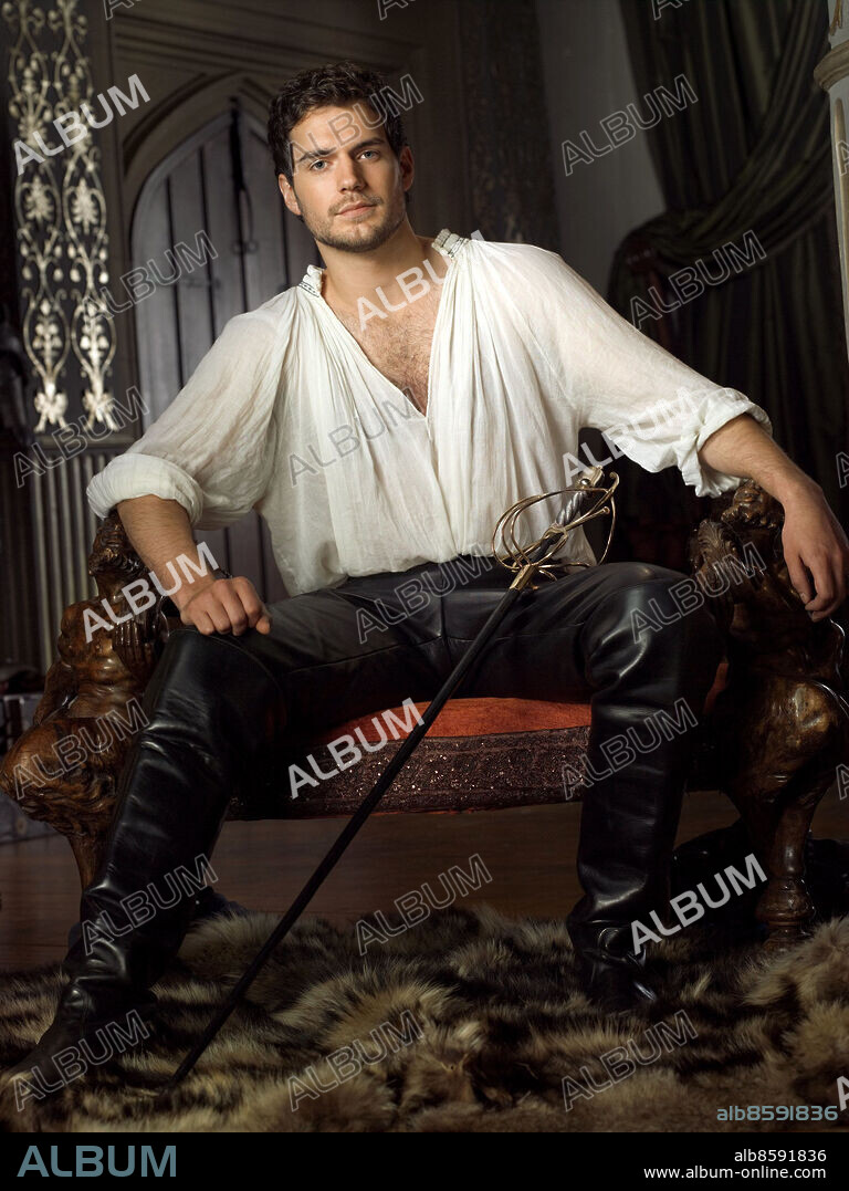 HENRY CAVILL in THE TUDORS 2007 directed by CIARAN DONNELLY JEREMY PODESWA MICHAEL HIRST and STEVE SHILL. Copyright BORD SCANNAN NA HEIREANN CANADIAN BROADCASTING CORP Album alb8591836