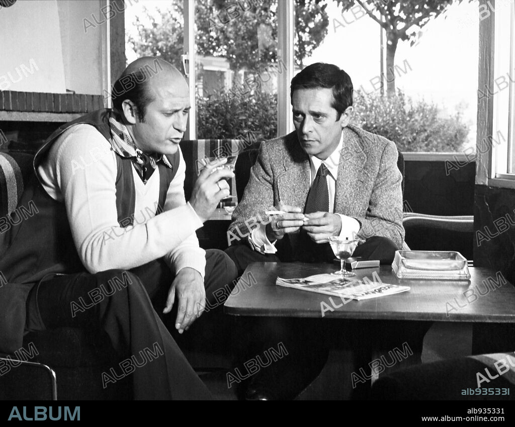 AGUSTIN GONZALEZ y FERNANDO HILBECK en BATIDA DE RAPOSAS, 1976, dirigida por CARLOS SERRANO. Copyright JORGE ALSINA GALIANA/MITHRA FILMS.