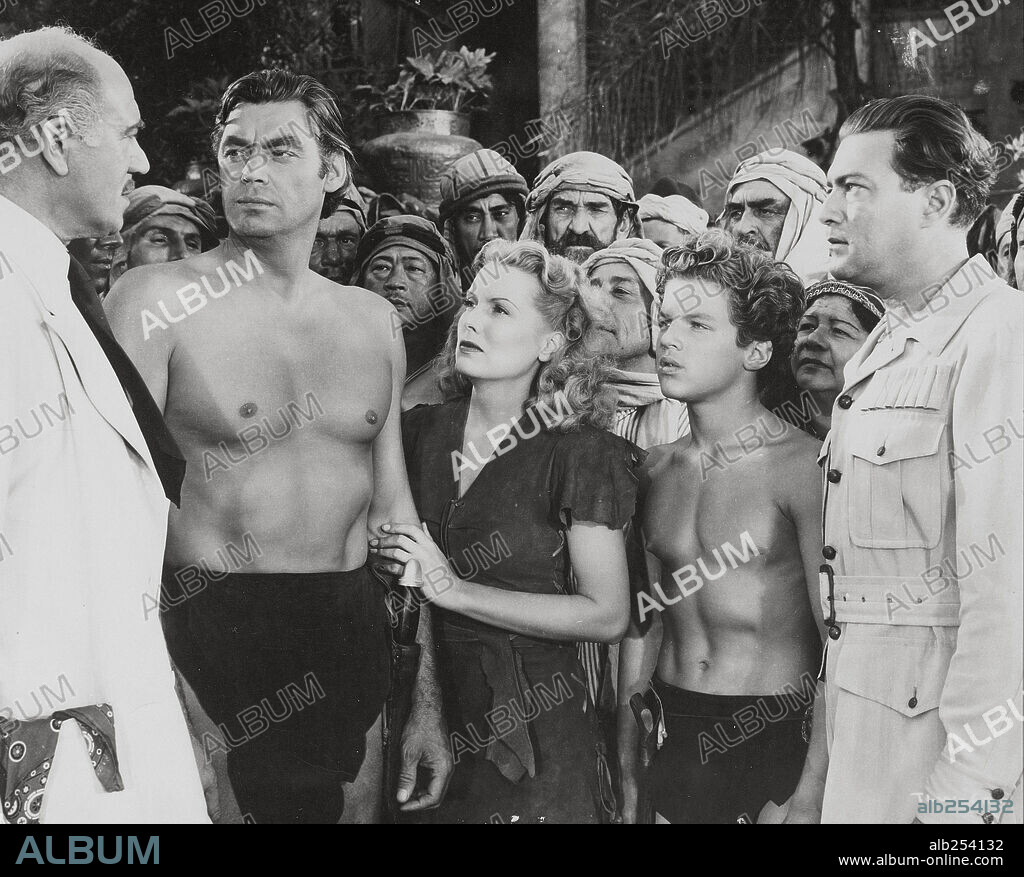 BRENDA JOYCE, JOHNNY SHEFFIELD et JOHNNY WEISSMULLER dans TARZAN AND THE  LEOPARD WOMAN, 1946, réalisé par KURT NEUMANN. Copyright RKO. - Album  alb254132