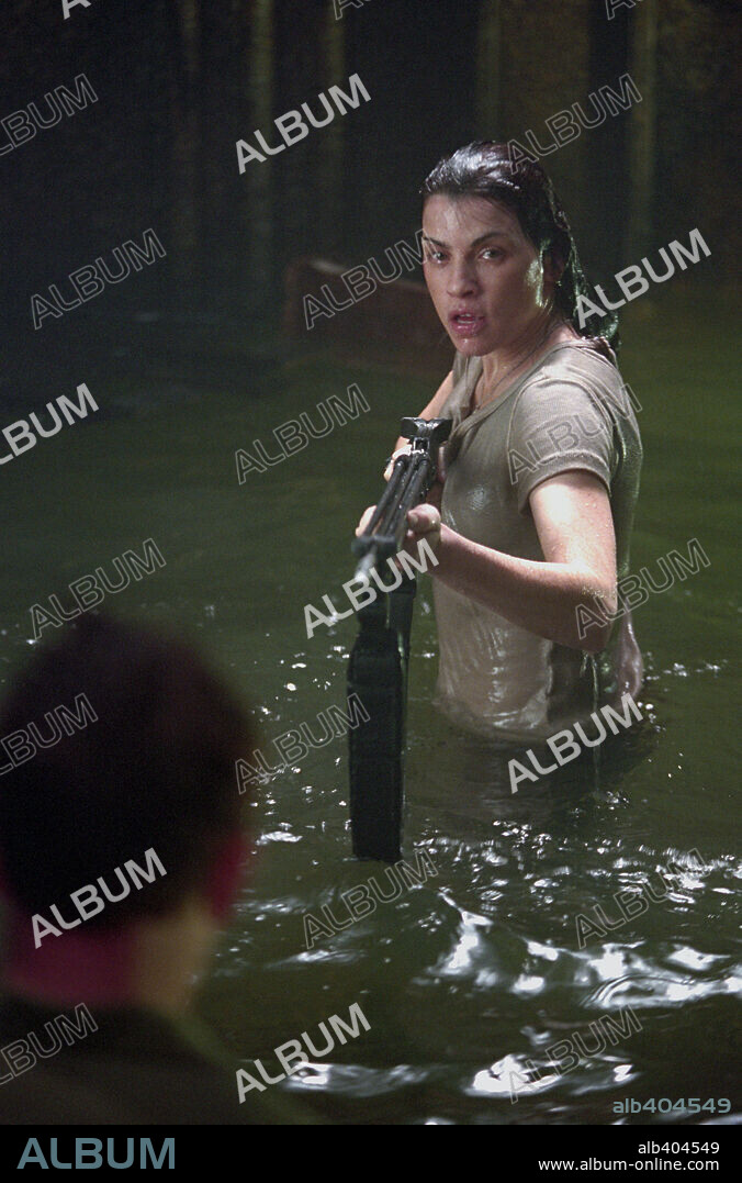 JULIANNA MARGULIES in GHOST SHIP, 2002, directed by STEVE BECK. Copyright WARNER BROS. PICTURES.