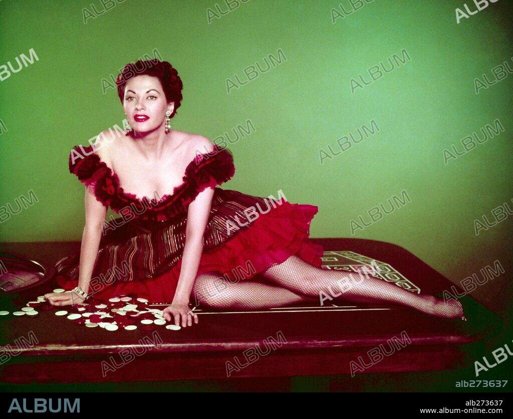 YVONNE DE CARLO in SCARLET ANGEL, 1952, directed by SIDNEY SALKOW.  Copyright UNIVERSAL PICTURES. - Album alb273637