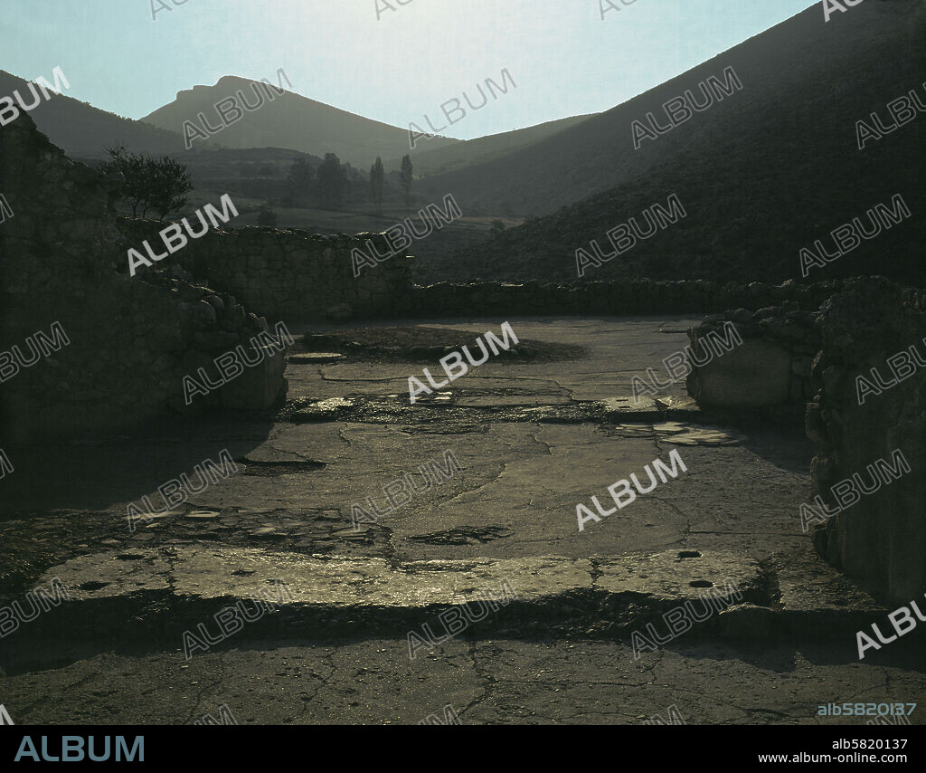 Royal hall (megaron) in the palace of Mycenae. According to Homer, Agamemnon was murdered here. The sacred hearth and the bases of four columns remain. Size: 13 x 12 m.