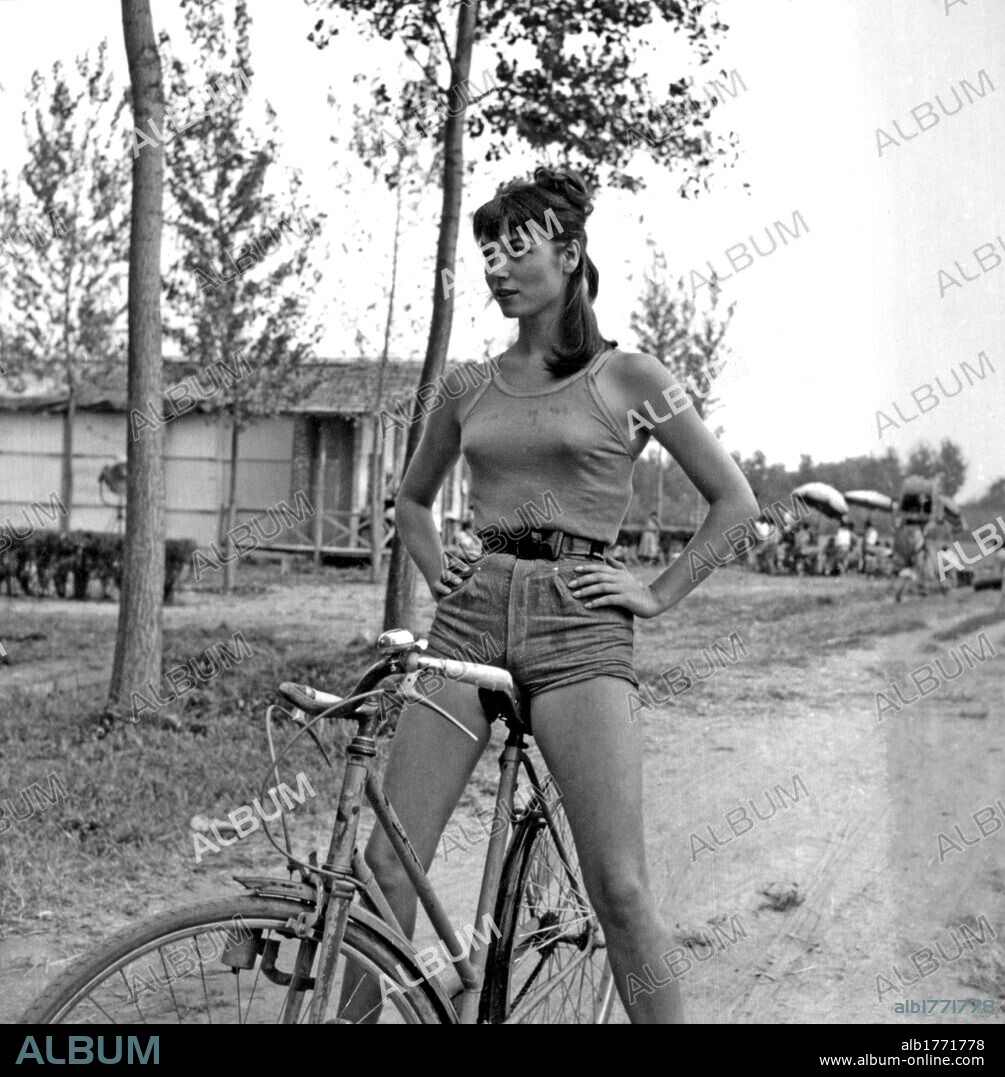 Elsa Martinelli on bicycle. The Italian actress Elsa Martinelli sitting on a bicycle during the shooting of the movie 'La risaia'. Casalino, August 1955.