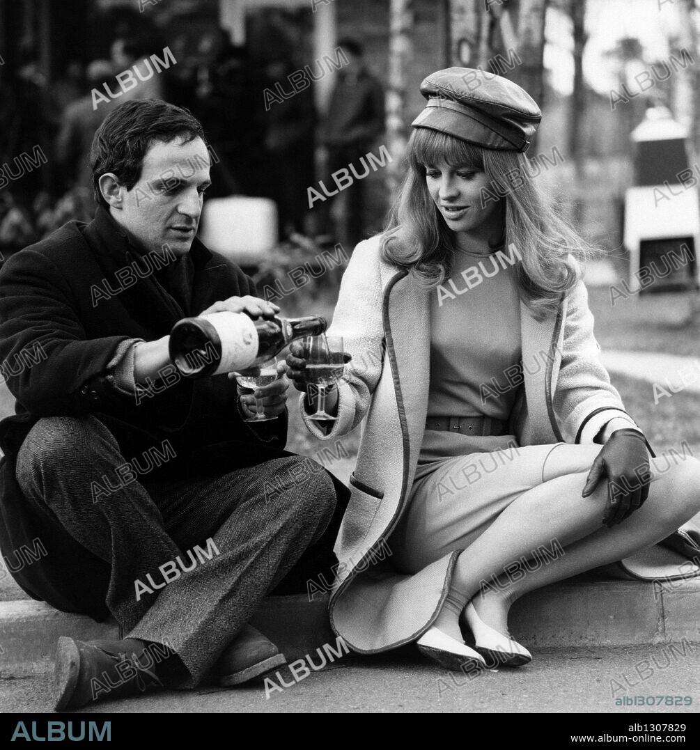 FRANCOIS TRUFFAUT and JULIE CHRISTIE in FAHRENHEIT 451, 1966, directed by FRANCOIS TRUFFAUT. Copyright ANGLO ENTERPRISE-VINEYARD-RANK/UNIVERSAL.