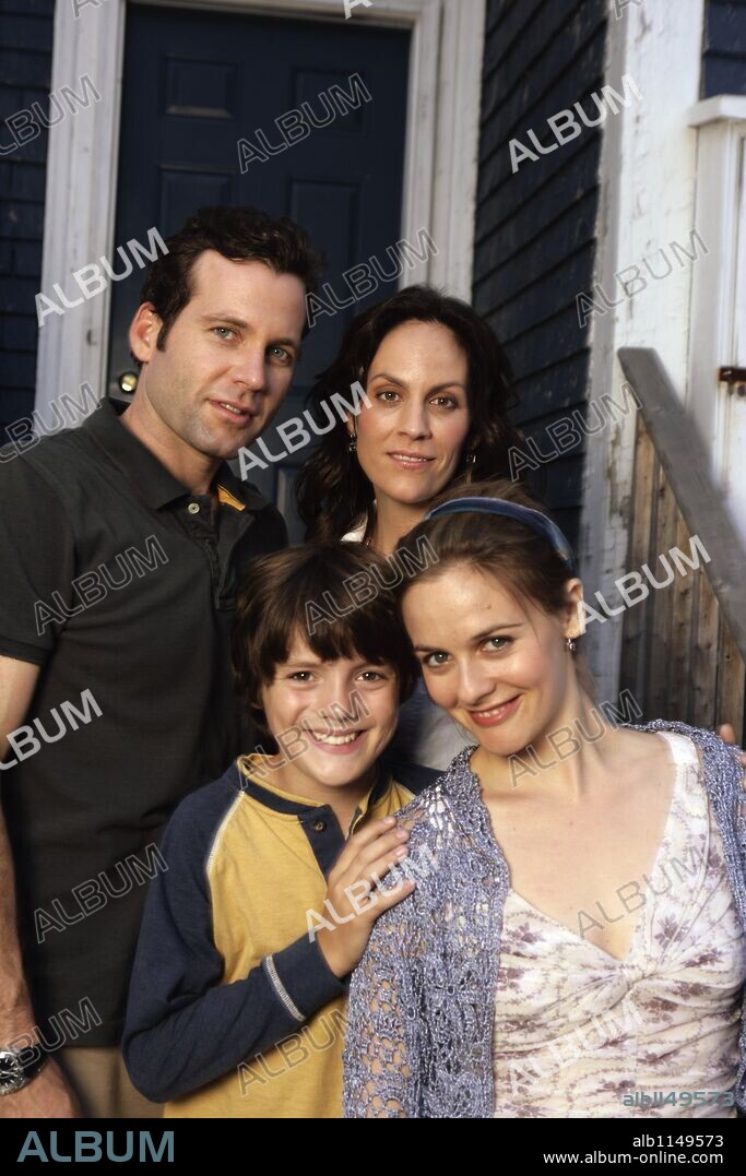 ALICIA SILVERSTONE, ANNABETH GISH, EION BAILEY and MATTHEW KNIGHT in CANDLES ON BAY STREET-TV, 2006. Copyright Bay Street Films/Hallmark Hall of Fame Productions.