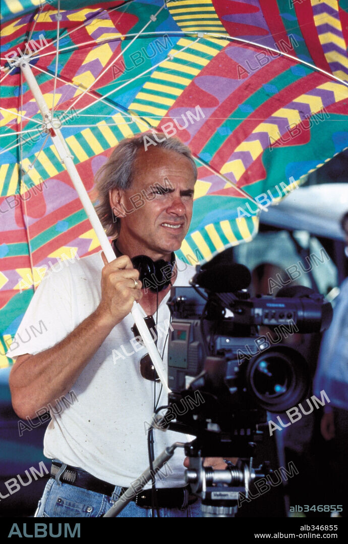 JAN DE BONT in TWISTER, 1996, directed by JAN DE BONT. Copyright UNIVERSAL PICTURES / JAMES, DAVID.