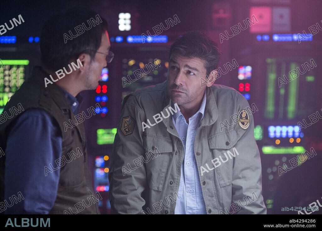 KEN WATANABE and KYLE CHANDLER in GODZILLA: KING OF THE MONSTERS, 2019, directed by MICHAEL DOUGHERTY. Copyright Legendary Pictures / Warner Bros. / Wanda Qingdao Studios / MCFADDEN, DANIEL.