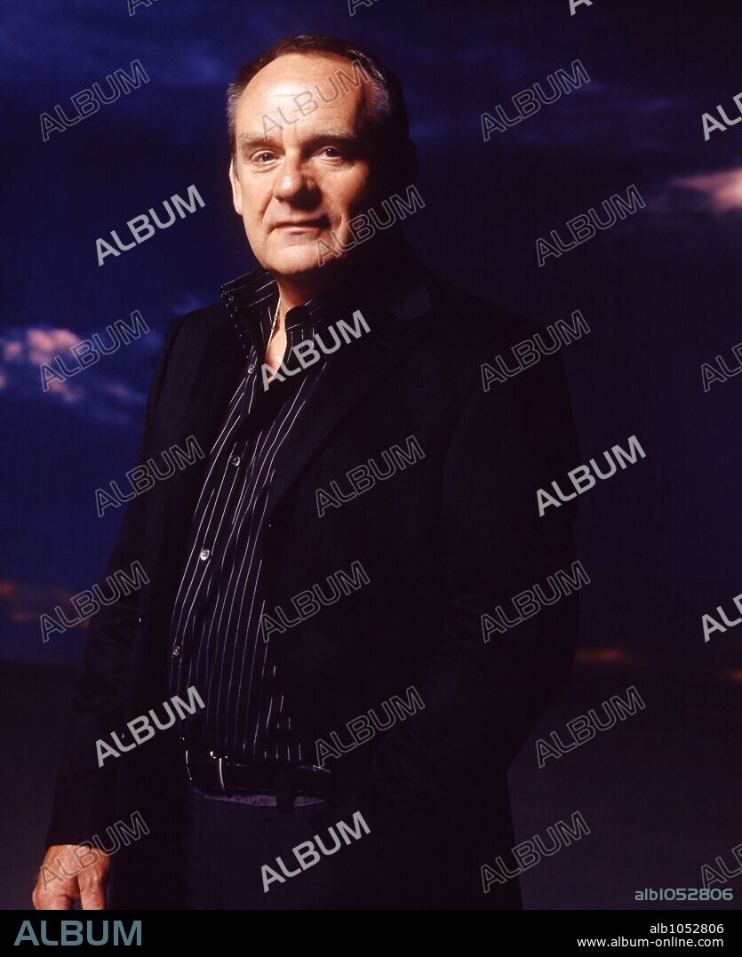 PAUL GUILFOYLE in CSI: CRIME SCENE INVESTIGATION, 2000. Copyright CBS TELEVISION.