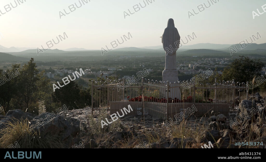 MEDJUGORJE, LA PELICULA, 2021, dirigida por BORJA MARTINEZ-ECHEVARRIA y JESUS GARCIA COLOMER. Copyright Medju Films A.I.E.