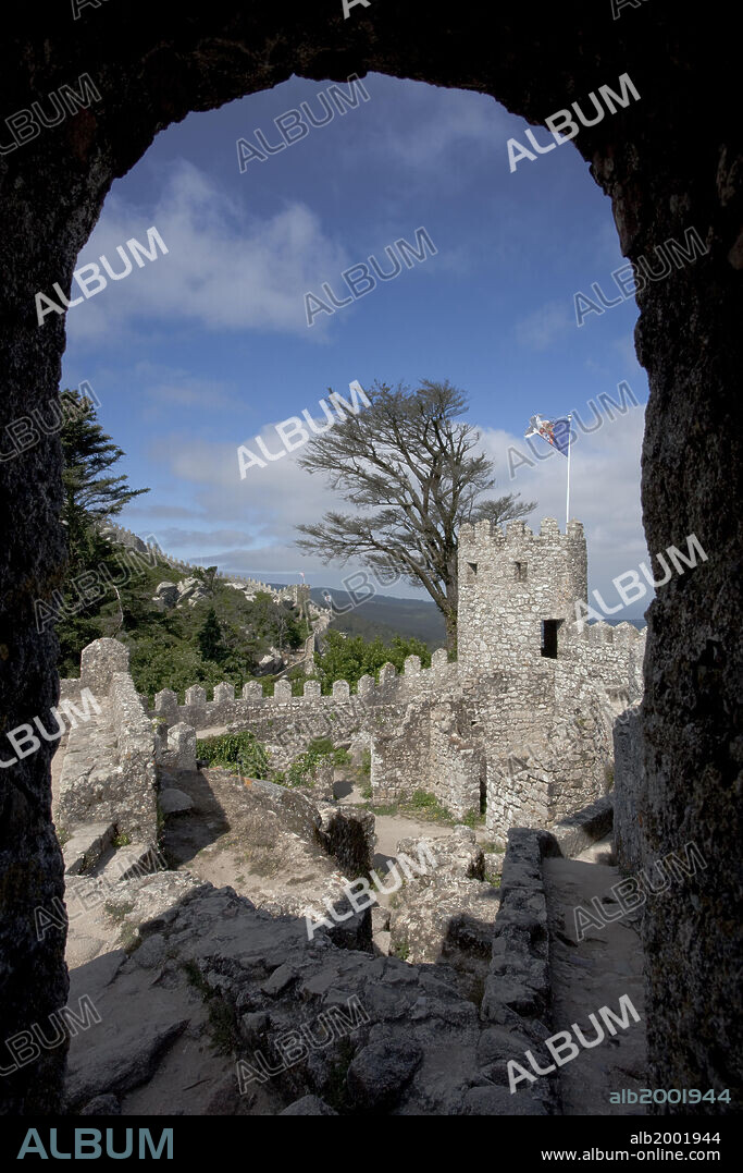 This structure, considered to be one of the oldest castles in Portugal, dates back to the times of the Moor occupation from the 7th-century AD. The Moorish Castle was conquered by Dom Afonso Henriques (1147), the monarch who also built the Romanesque Chapel of Sao Pedro, of which interesting traces remain, next to the oppidum, where there is also a cistern, an Arab horseshoe arch gate and remains of houses. Surrounded by walls and several towers. It underwent various repairs, particularly in the Romantic period (about 1860), when King Consort Fernando of Saxe Coburg-Gotha restored it.