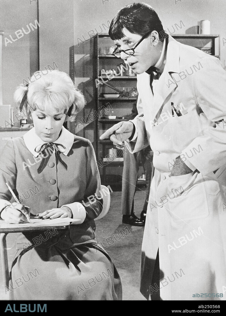 JERRY LEWIS and STELLA STEVENS in THE NUTTY PROFESSOR, 1963, directed by JERRY LEWIS. Copyright PARAMOUNT PICTURES.