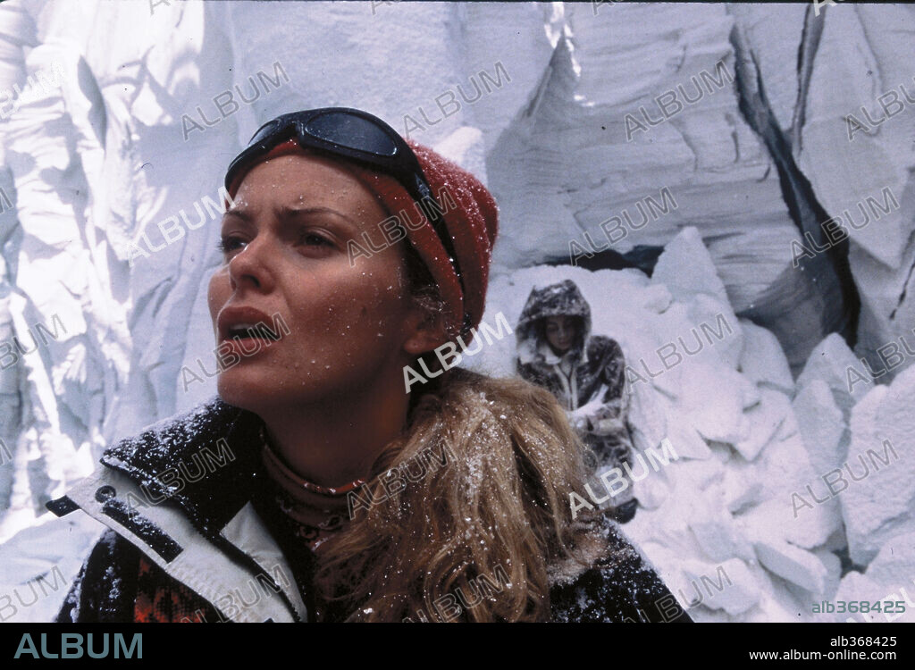 IZABELLA SCORUPCO in VERTICAL LIMITS, 2000, directed by MARTIN CAMPBELL. Copyright COLUMBIA PICTURES.