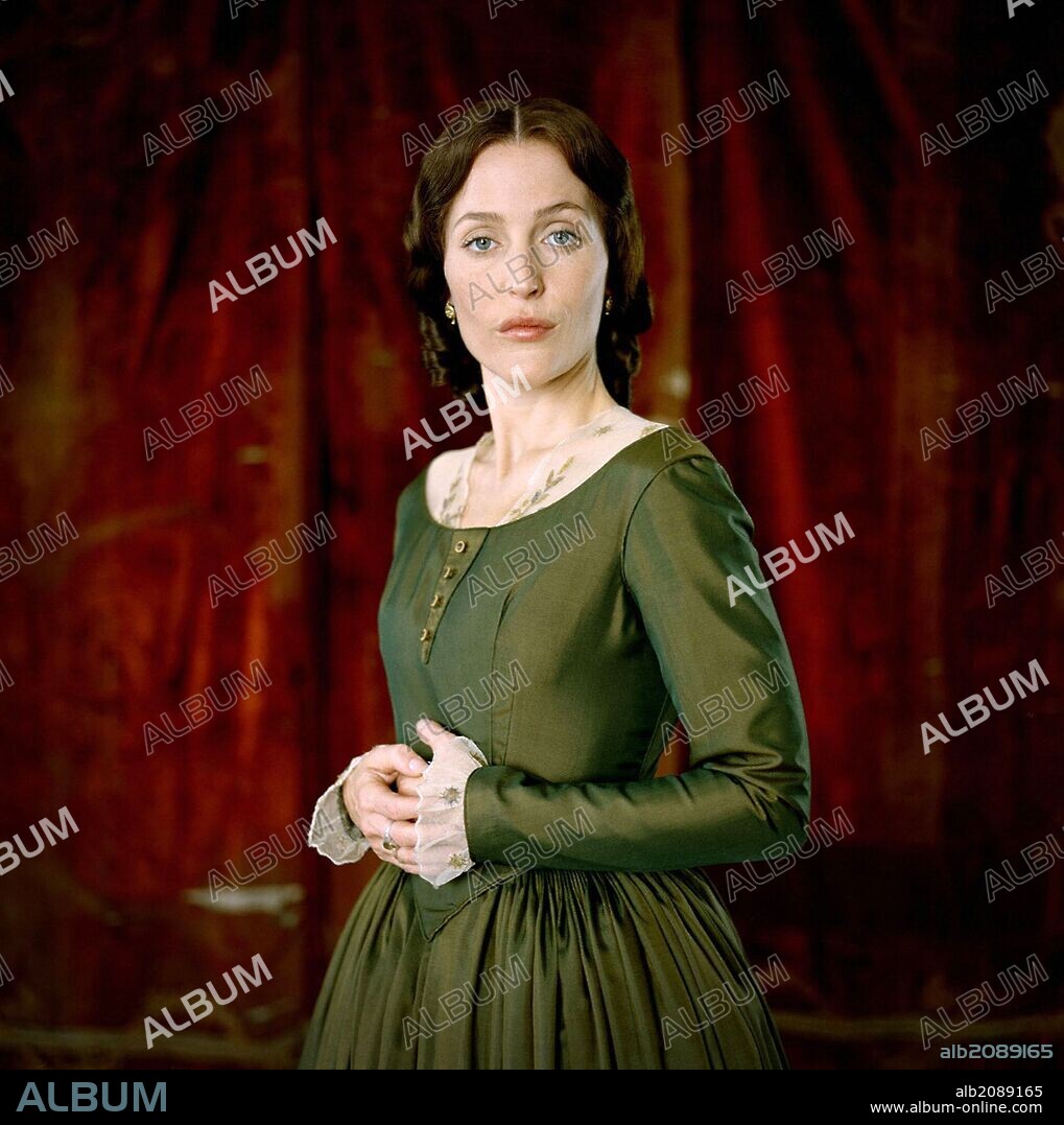 GILLIAN ANDERSON in BLEAK HOUSE, 2005, directed by JUSTIN CHADWICK and  SUSANNA WHITE. Copyright BRITISH BROADCASTING CORPORATION (bbc). - Album  alb2089165