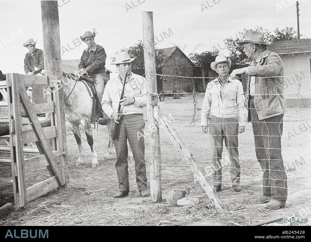 PAUL NEWMAN en EL MÁS SALVAJE ENTRE MIL, 1963 (HUD), dirigida por MARTIN  RITT. Copyright PARAMOUNT PICTURES. - Album alb245428