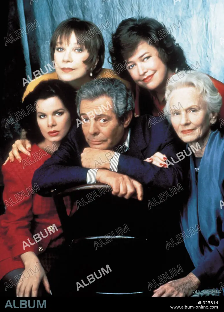 JESSICA TANDY, KATHY BATES, MARCELLO MASTROIANNI, MARCIA GAY HARDEN and  SHIRLEY MACLAINE in USED PEOPLE, 1992, directed by BEEBAN KIDRON. Copyright  20TH CENTURY FOX. - Album alb325814