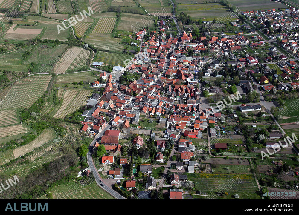 ALSHEIM 10.04.2011 Ortsansicht von Alsheim in der Verbandsgemeinde Eich im Bundesland Rheinland-Pfalz.