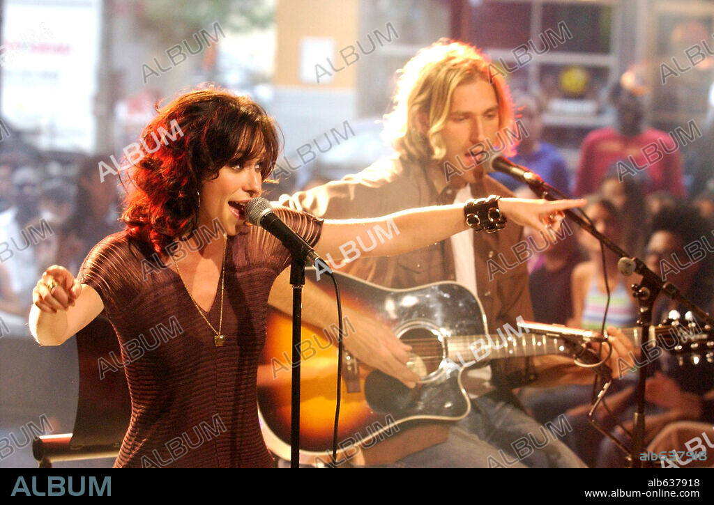 Aug 19, 2002; Montreal, Quebec, Canada; Actress / Singer JENNIFER LOVE HEWITT sings a song during an interview about her latest album BARENAKED. Mandatory Credit: Photo by Sevy / ZUMA Press. (©) Copyright 2002 by Sevy. 19/08/2002