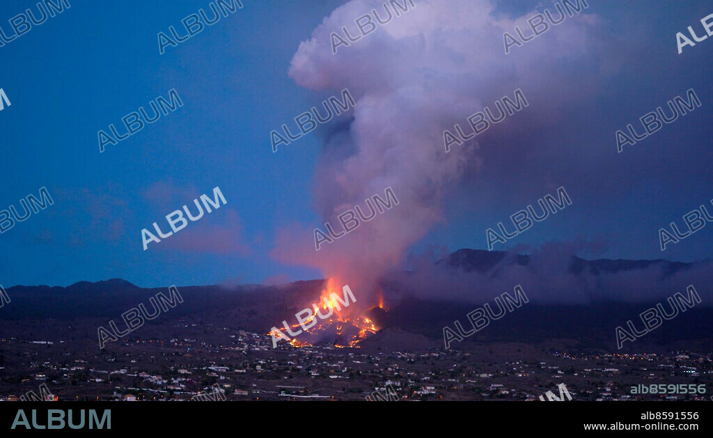 LA PALMA: EL ULTIMO VOLCAN, 2022, directed by CESAR ARMAS and DESIREE HERNANDEZ. Copyright Videoreport Canarias.